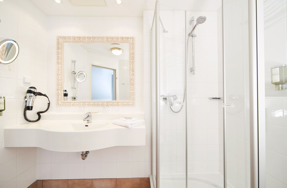 Bild Standardzimmer mit Dusche & großem Waschbecken Hotel Prinzregent