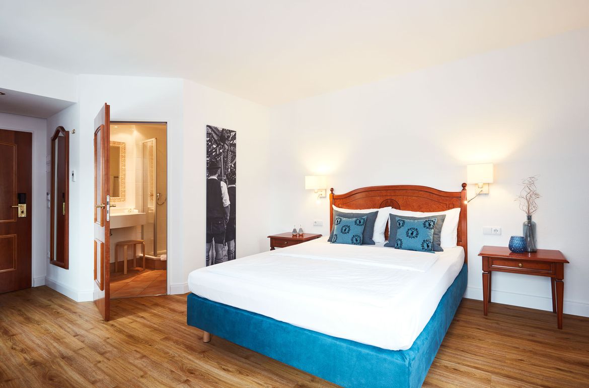 Bild Komfortzimmer mit Boxpringbett & Bad im Hotel Prinzregent