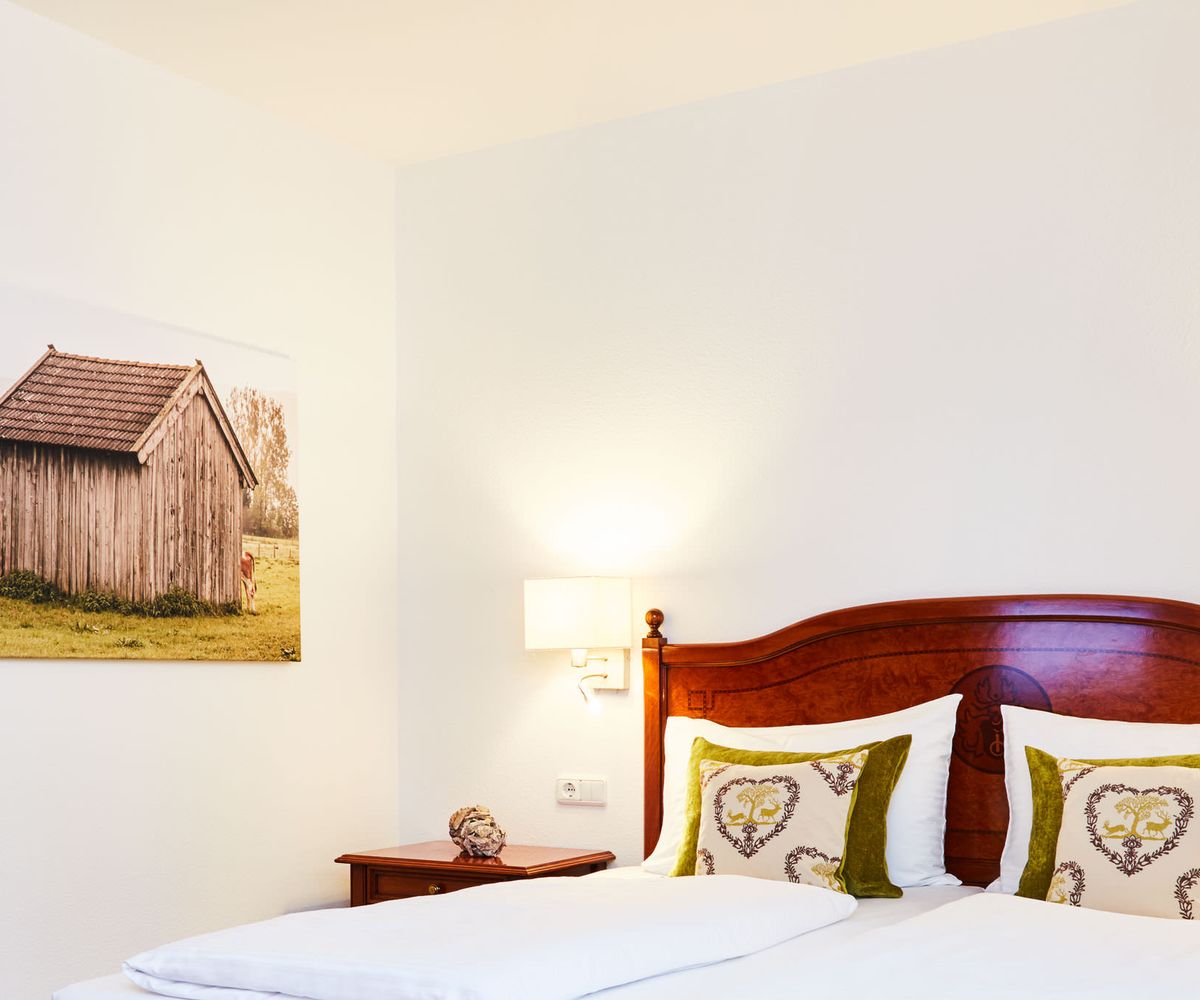 Bild Deluxezimmer mit Bett & ländlichem Foto Hotel Prinzregent